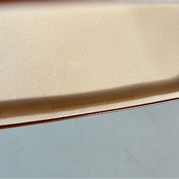 New Longchamp Paris Matte Dark Cognac Brown Clamshell Dome Sunglasses Case - Picture 7 of 10